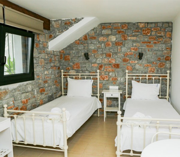 TWIN ROOM LOWER LEVEL