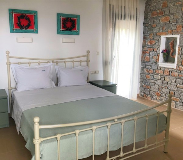 ΔΙΚΛΙΝΟ ΔΩΜΑΤΙΟ ΜΕ 2 ΜΠΑΛΚΟΝΙΑ & ΘΕΑ ΣΤΗ ΘΑΛΑΣΣΑ